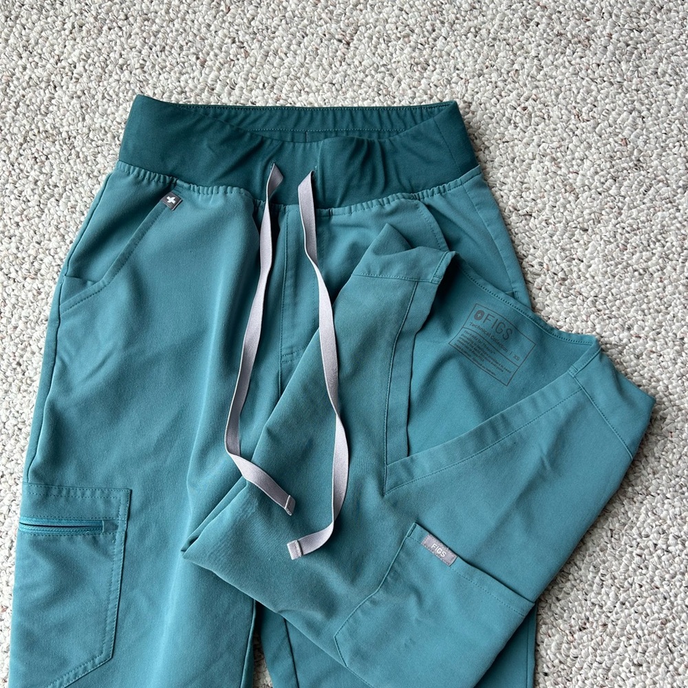 Figs Cactus high waisted joggers and top